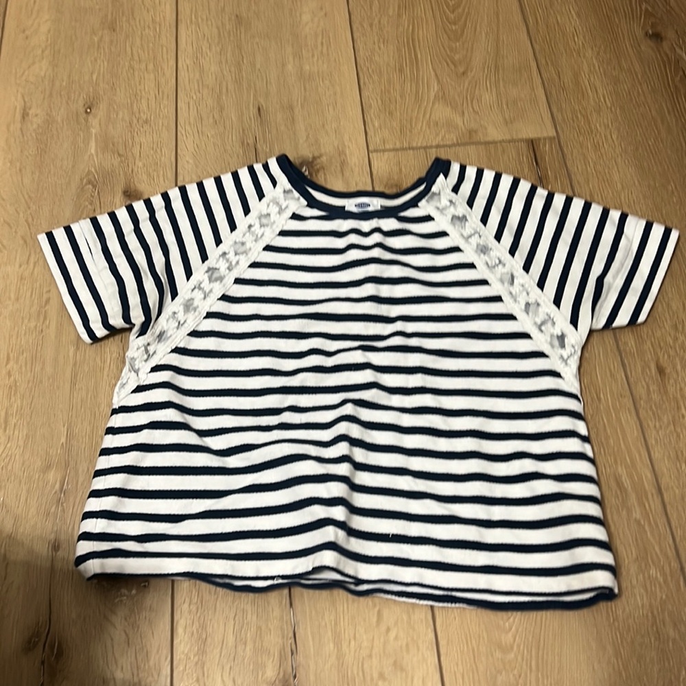 Blue and White Old Navy Tshirt With Lace Shoulder Accent - Size Small Petite